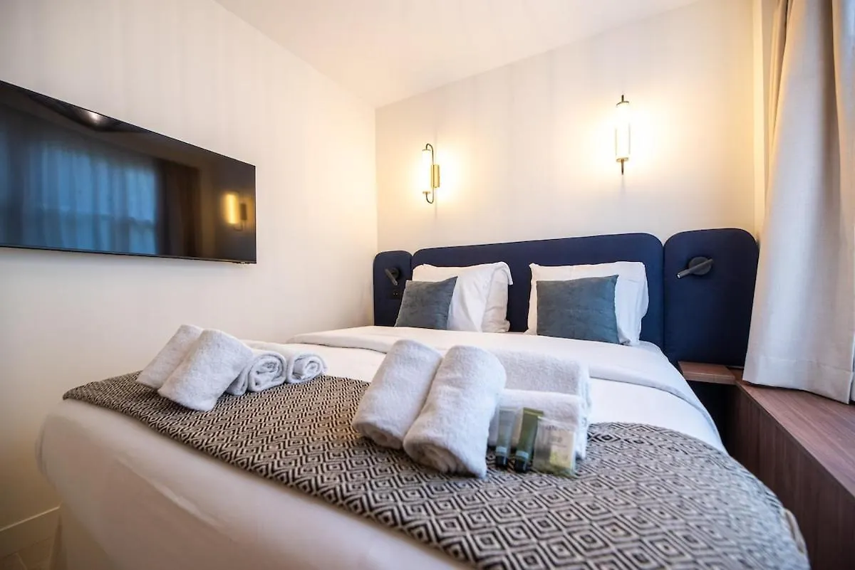 Charming Flat In Magnificient Place Des Vosges Paris France