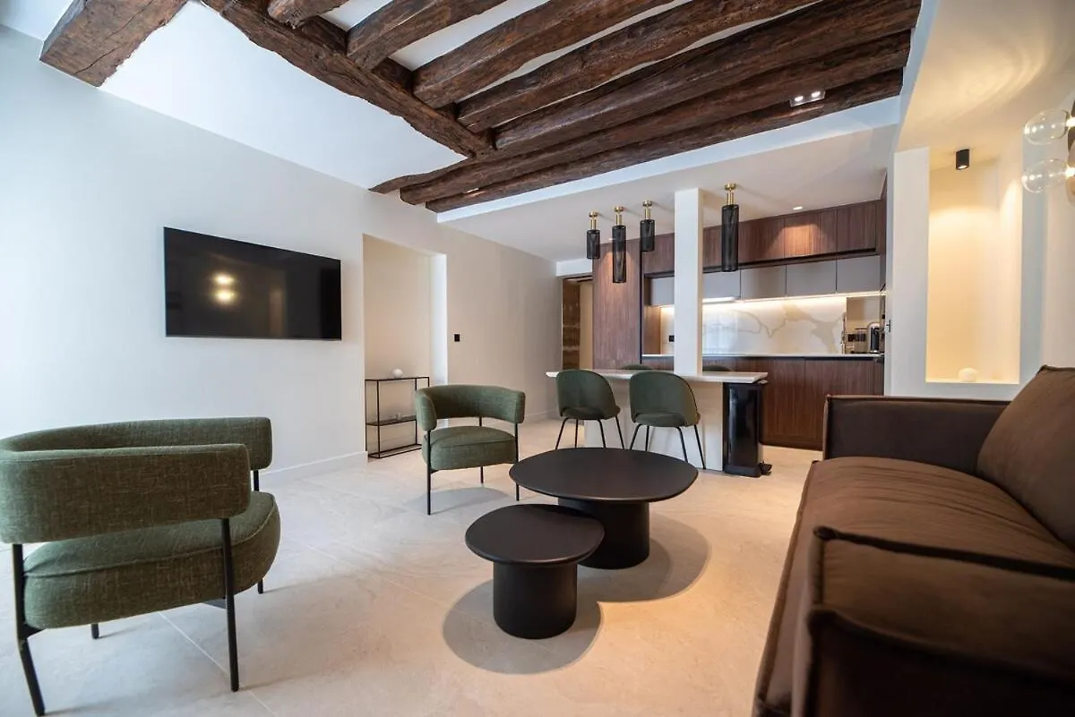 Charming Flat In Magnificient Place Des Vosges Parijs Frankrijk