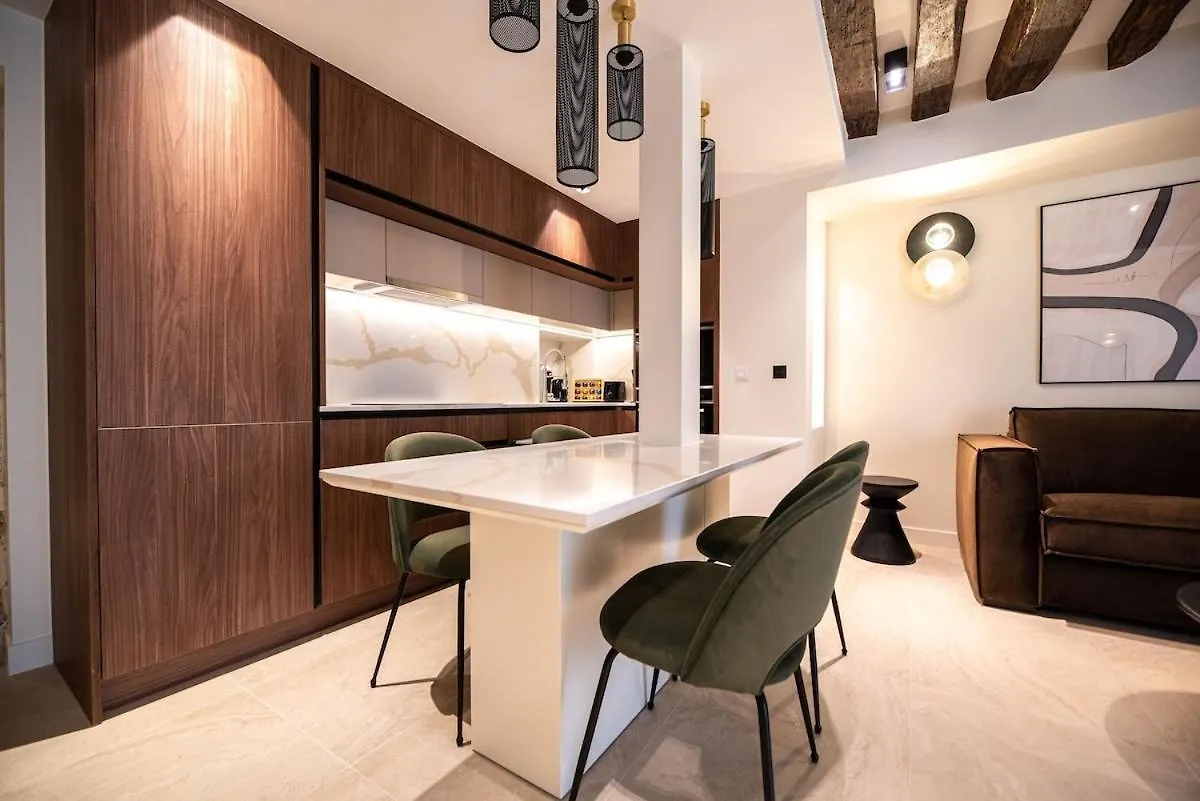 Charming Flat In Magnificient Place Des Vosges Parijs 0*,  Frankrijk